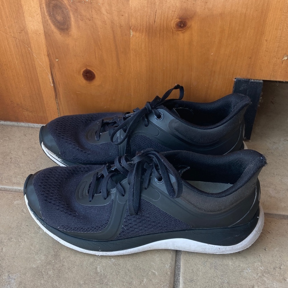 Lululemon Black Mesh Running Sneakers -